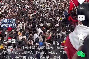 深圳现场球迷高举CR7应援手幅呼喊：早日康复，SIU